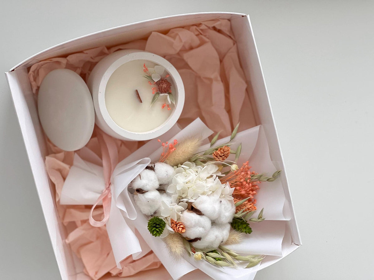 Scented Candle Gift Set with Dried Flowers